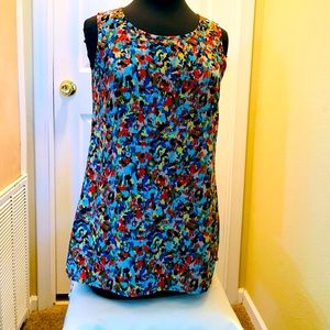 Goes with everything multi colored sleeveless hi-lo hem sz S